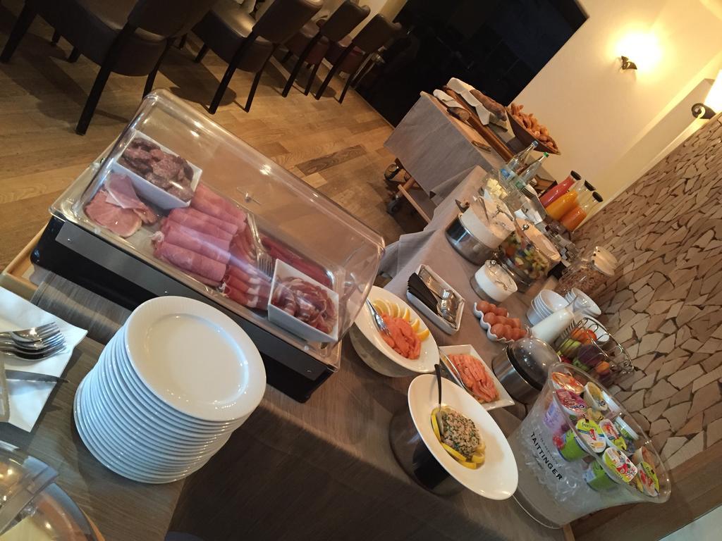 Hotel Restaurant Au Sauvage Фрибур Экстерьер фото